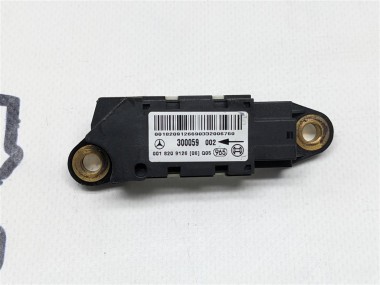 Датчик удара MERCEDES-BENZ S-класс W220 рестайлинг (2002 - 2005) — Разборка Мерседес