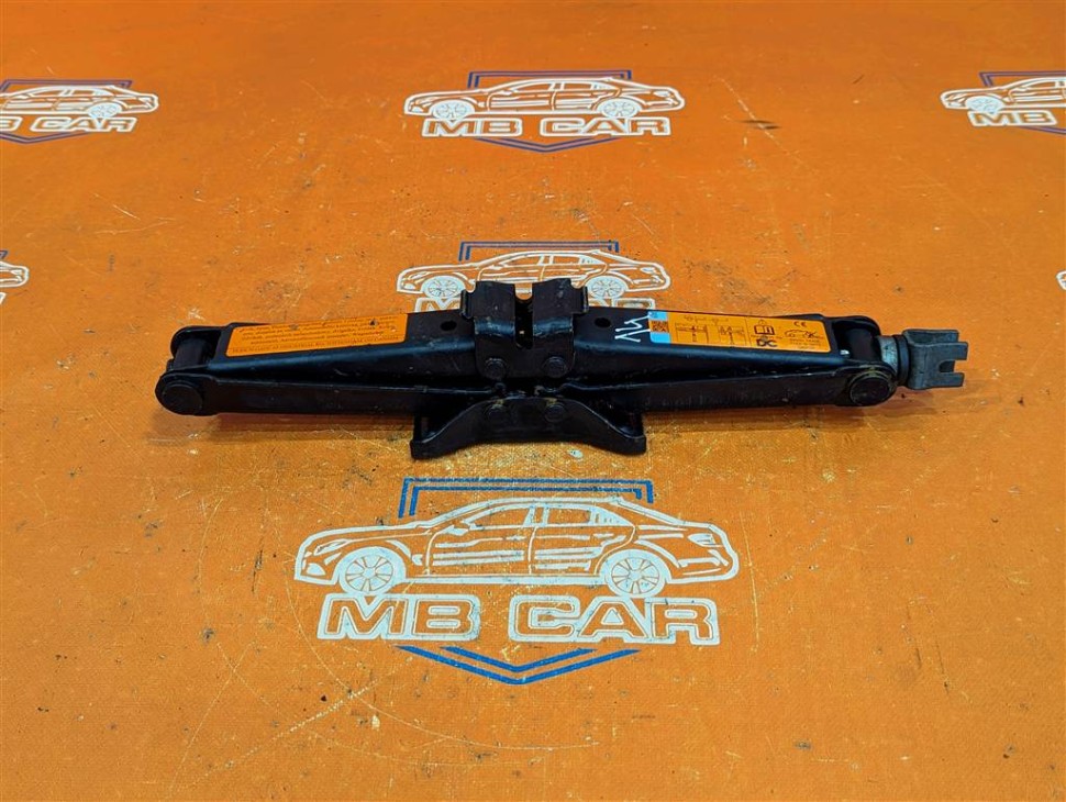 Домкрат MERCEDES-BENZ X-класс I (2017 - 2020) фото 1 — Разборка Мерседес