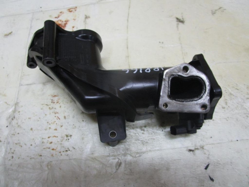 Патрубок впускного коллектора MERCEDES-BENZ E-класс W212/S212/C207/A207 (2009 - 2013) фото 1 — Разборка Мерседес