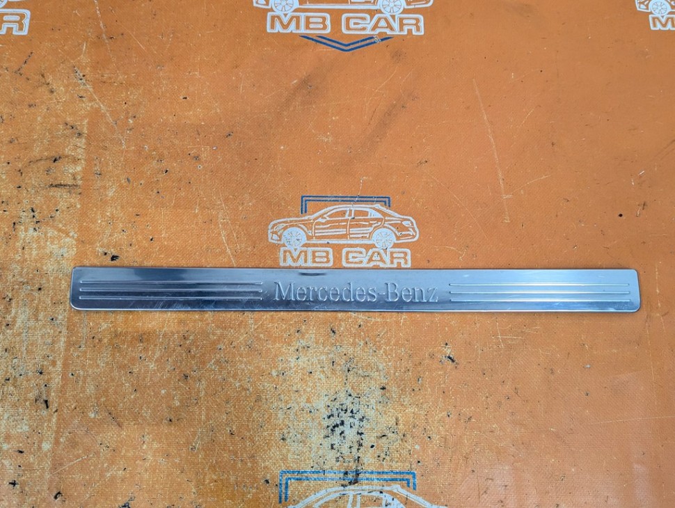 Накладка порога внутренняя MERCEDES-BENZ C-класс W204/S204 (2006 - 2011) фото 1 — Разборка Мерседес
