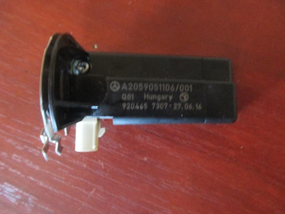 Антенна MERCEDES-BENZ C-класс W205/S205/C205/A205 (2014 - 2018) фото 1 — Разборка Мерседес