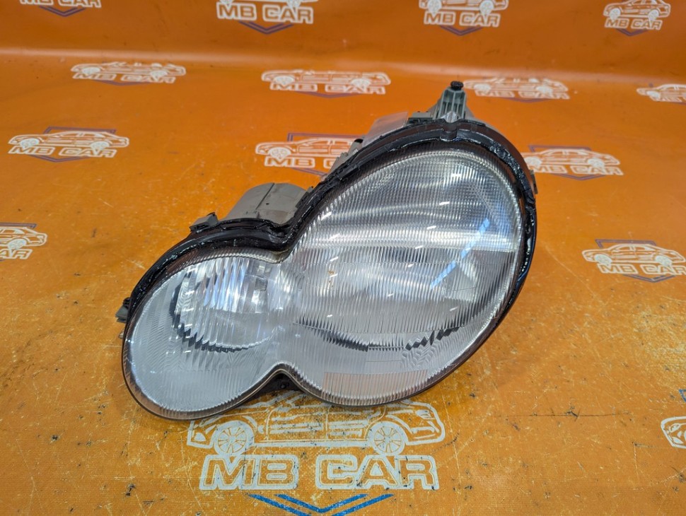 Фара левая MERCEDES-BENZ C-класс W203/S203/CL203 (2000 - 2004) фото 1 — Разборка Мерседес