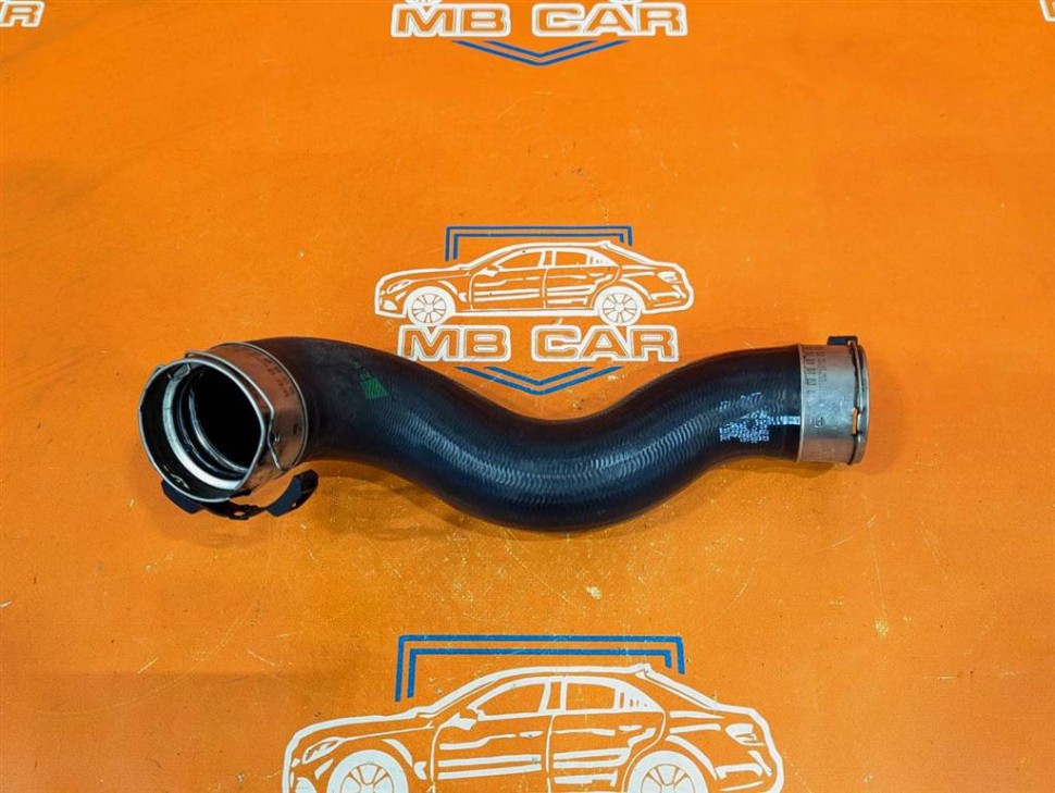 Патрубок интеркулера MERCEDES-BENZ A-класс W176 (2012 - 2015) фото 1 — Разборка Мерседес