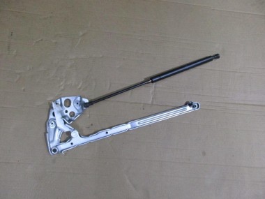 Петля капота MERCEDES-BENZ E-класс W210/S210 (1995 - 1999) — Разборка Мерседес