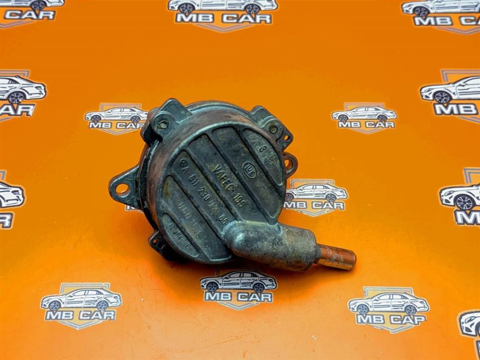 Насос вакуумный MERCEDES-BENZ Sprinter W901-905 (1995 - 2006) фото 1 — Разборка Мерседес