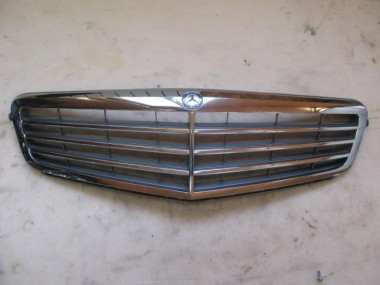 Решетка радиатора MERCEDES-BENZ C-класс W204/S204 (2006 - 2011) — Разборка Мерседес