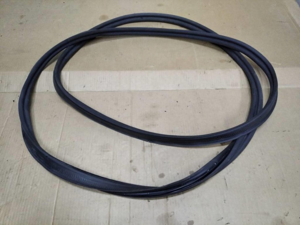 Уплотнитель крышки багажника MERCEDES-BENZ B-класс W246 рестайлинг (2014 - 2018) фото 1 — Разборка Мерседес