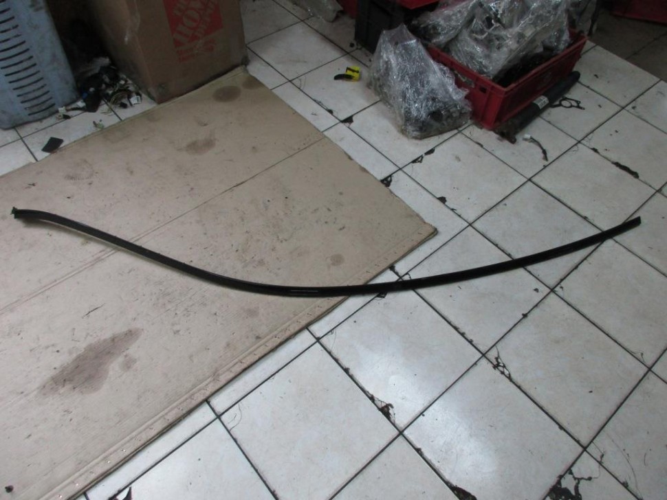 Молдинг крыши MERCEDES-BENZ C-класс W205/S205/C205/A205 (2014 - 2018) фото 1 — Разборка Мерседес