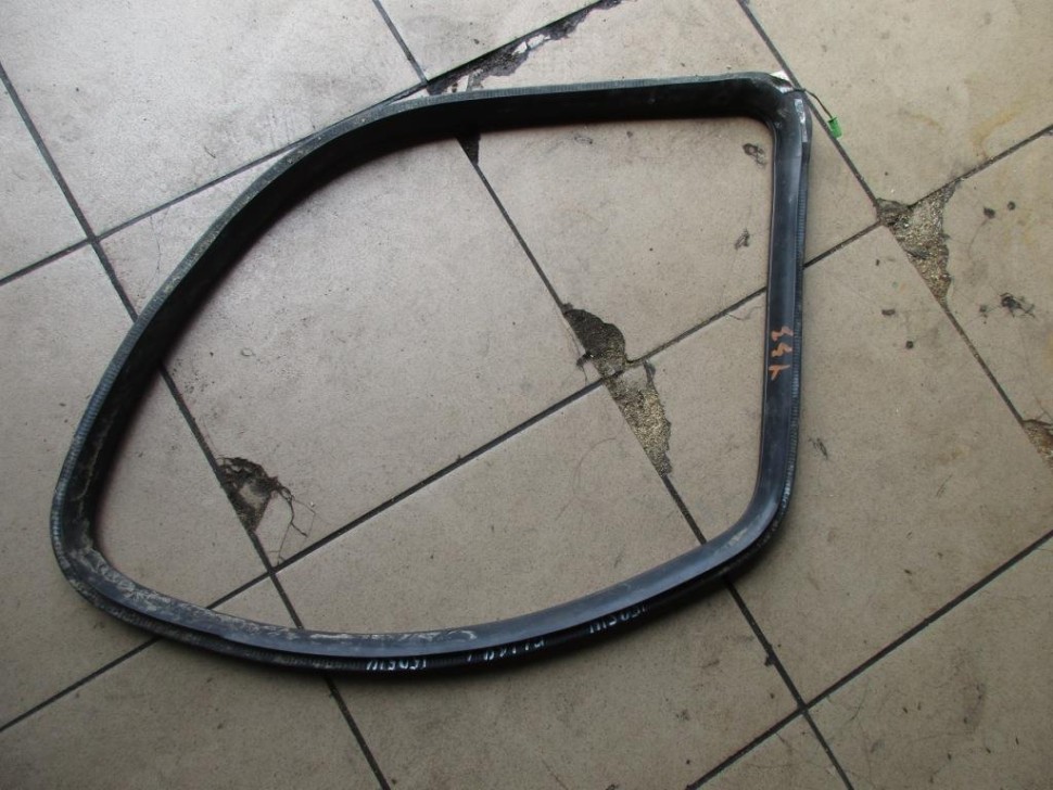 Уплотнитель стекла двери MERCEDES-BENZ GL-класс X164 (2006 - 2009) фото 1 — Разборка Мерседес