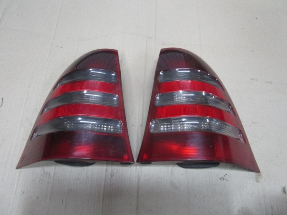 Фонарь задний правый MERCEDES-BENZ C-класс W203/S203/CL203 (2000 - 2004) фото 1 — Разборка Мерседес