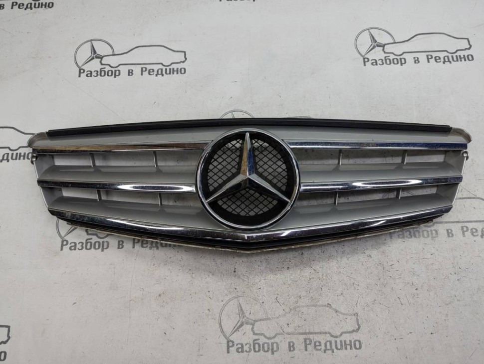 Решетка радиатора MERCEDES-BENZ C-class w204 фото 1 — Разборка Мерседес