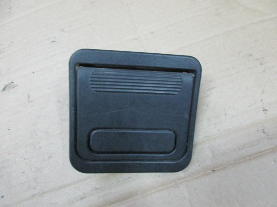 Ручка пола багажника MERCEDES-BENZ W124 W124/S124/C124/A124 (1984 - 1993) фото 1 — Разборка Мерседес