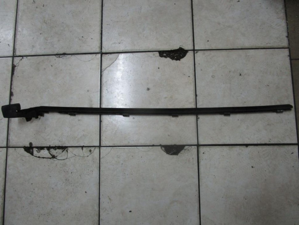 Уплотнитель стекла двери MERCEDES-BENZ CL-класс C140 (1992 - 2000) фото 1 — Разборка Мерседес