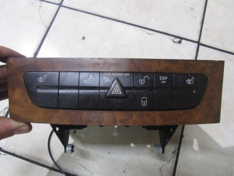 Чейнджер MERCEDES-BENZ CLS-класс C219 рестайлинг (2008 - 2010) фото 1 — Разборка Мерседес