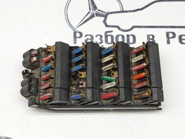 Блок предохранителей MERCEDES-BENZ W124 W124/S124/C124/A124 (1984 - 1993) — Разборка Мерседес