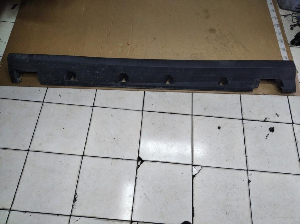 Порог пластиковый левый MERCEDES-BENZ GLE-класс Coupe C292 (2015 - 2019) фото 1 — Разборка Мерседес