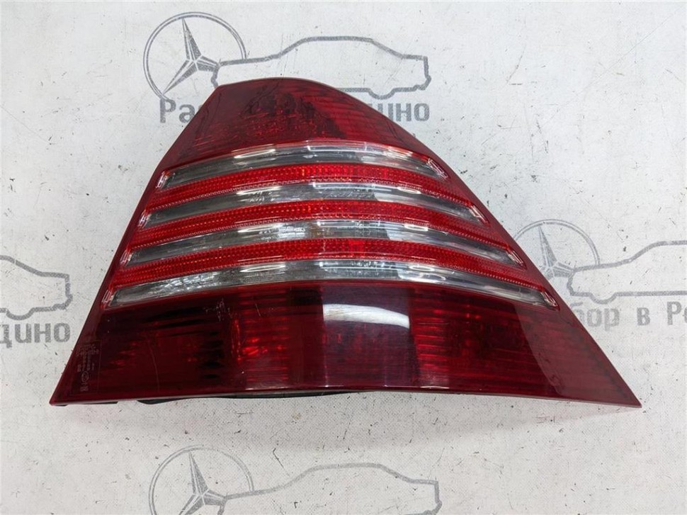 Фонарь задний правый MERCEDES-BENZ S-класс W220 рестайлинг (2002 - 2005) фото 1 — Разборка Мерседес