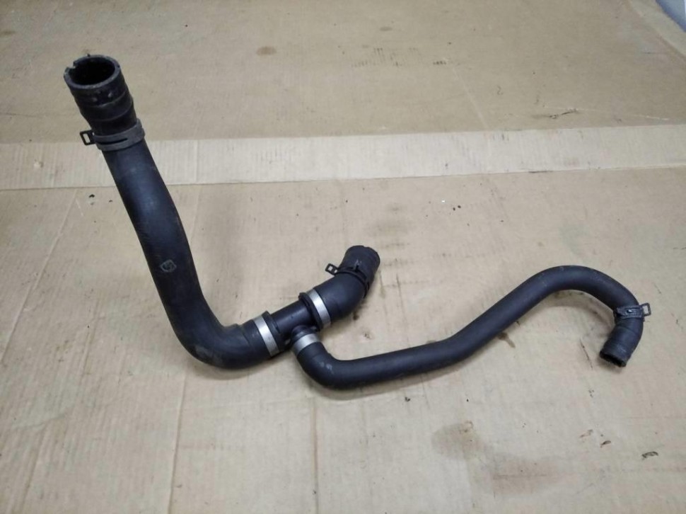 Патрубок радиатора MERCEDES-BENZ B-класс W246 рестайлинг (2014 - 2018) фото 1 — Разборка Мерседес