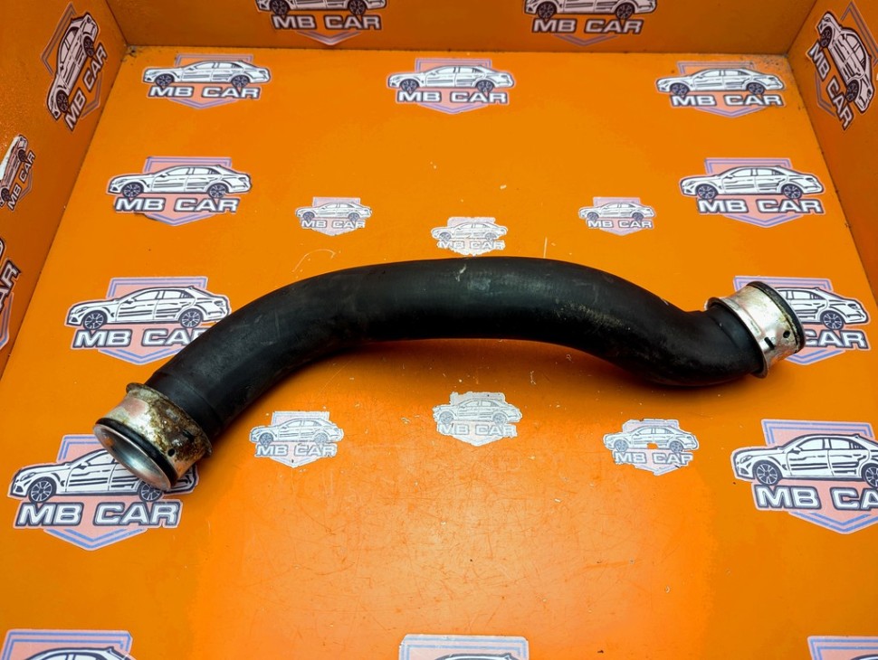 Патрубок радиатора MERCEDES-BENZ C-класс W204/S204 (2006 - 2011) фото 1 — Разборка Мерседес