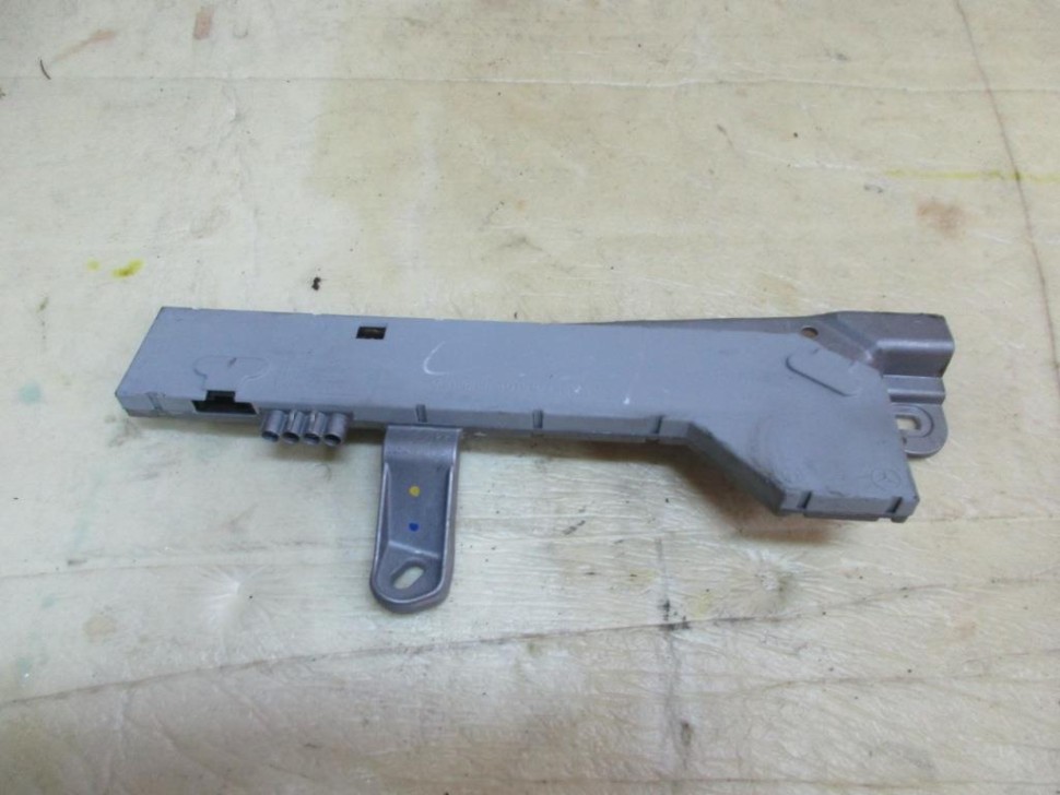 Усилитель антенны MERCEDES-BENZ CLS-класс C219 (2004 - 2008) фото 1 — Разборка Мерседес