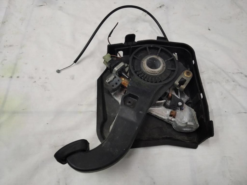 Педаль ручника MERCEDES-BENZ E-класс W211/S211 (2002 - 2006) фото 1 — Разборка Мерседес