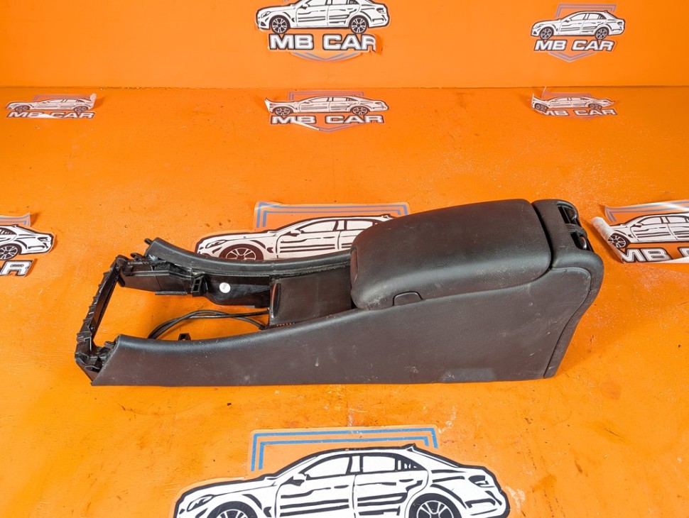 Подлокотник MERCEDES-BENZ C-класс W203/S203/CL203 (2000 - 2004) фото 1 &mdash; Разборка Мерседес