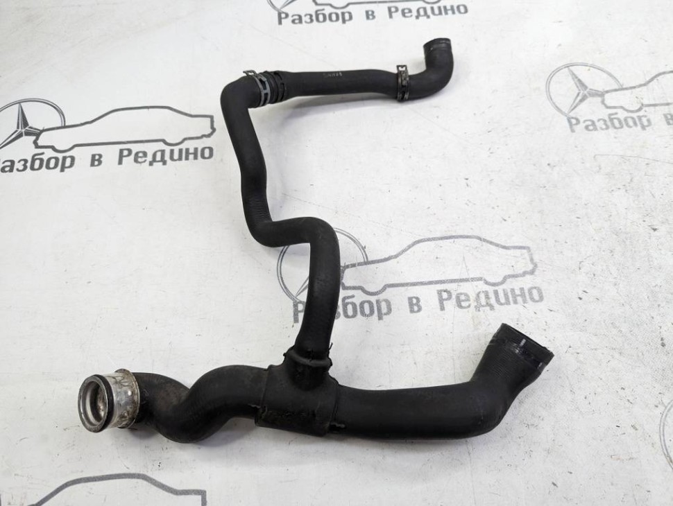 Патрубок радиатора MERCEDES-BENZ C-класс W203/S203/CL203 (2000 - 2004) фото 1 — Разборка Мерседес