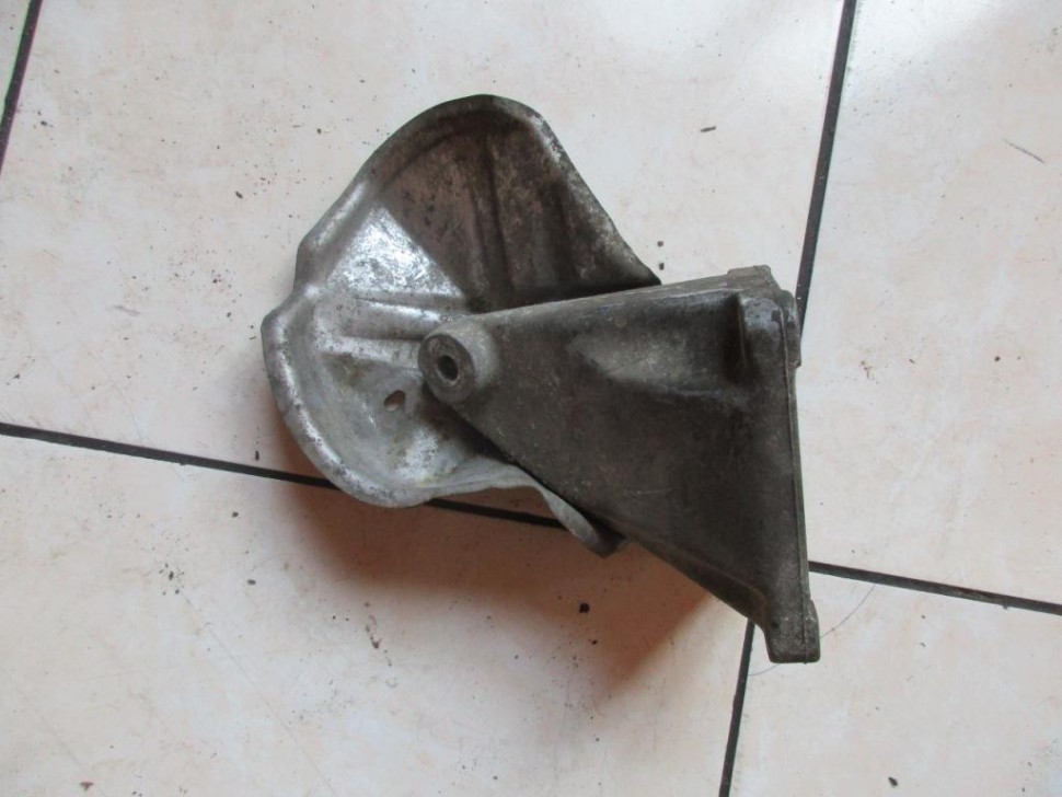 Лапа правая MERCEDES-BENZ E-класс W210/S210 (1995 - 1999) фото 1 — Разборка Мерседес