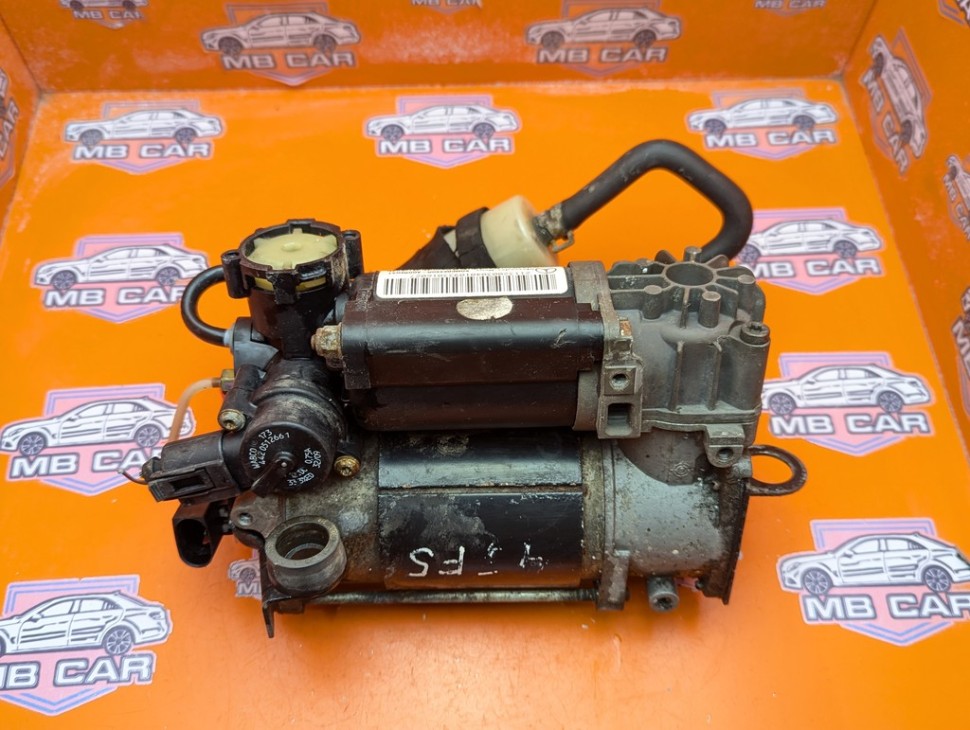 Компрессор пневмоподвески MERCEDES-BENZ S-класс W220 (1998 - 2005) фото 1 &mdash; Разборка Мерседес