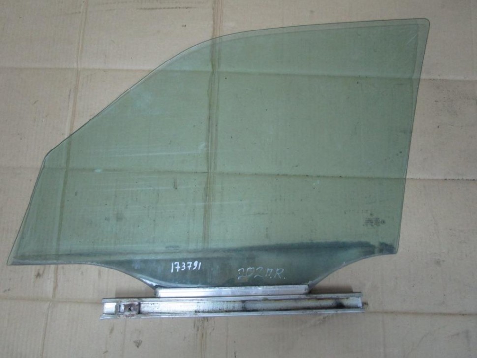 Стекло переднее правое MERCEDES-BENZ C-класс W202/S202 (1993 - 1997) фото 1 — Разборка Мерседес