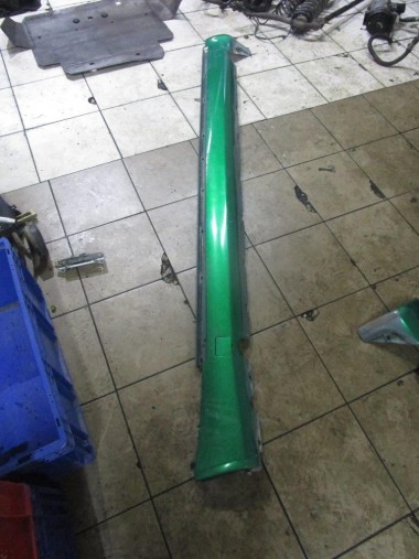 Порог пластиковый левый MERCEDES-BENZ E-класс W124/S124/C124/A124 (1984 - 1997) — Разборка Мерседес