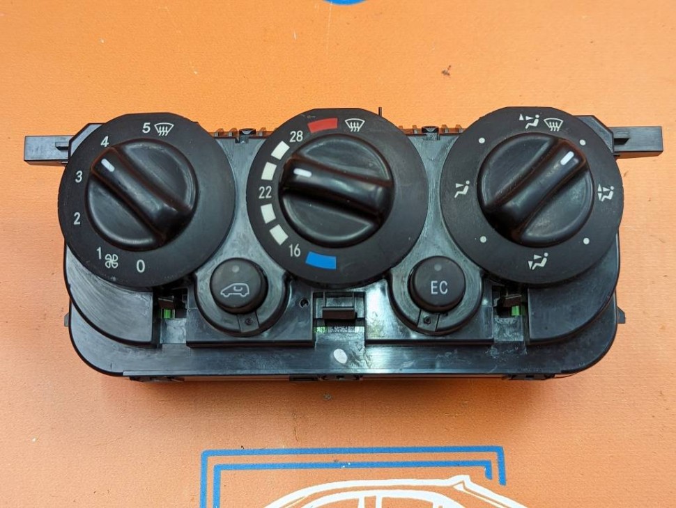 Панель управления климатом MERCEDES-BENZ A-класс W168 рестайлинг (2001 - 2004) фото 1 — Разборка Мерседес