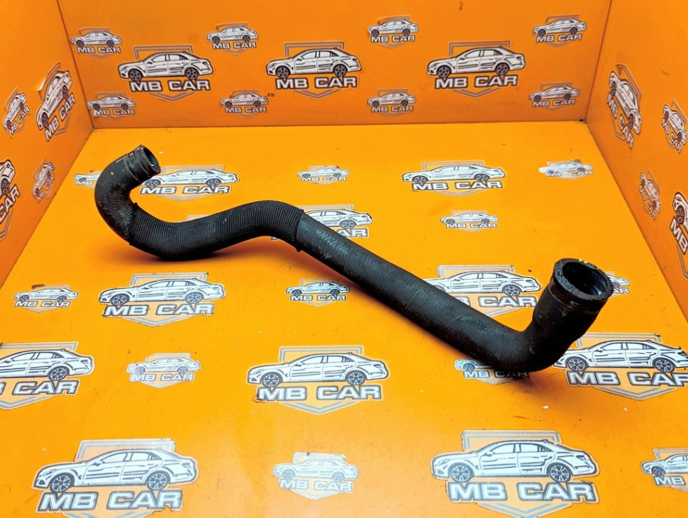 Патрубок ОЖ MERCEDES-BENZ R-класс W251 рестайлинг 2 (2010 - 2017) фото 1 — Разборка Мерседес