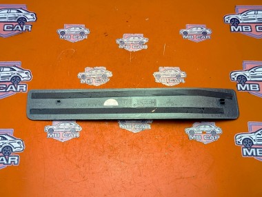 Накладка порога внутренняя MERCEDES-BENZ C-класс W204/S204 (2006 - 2011) — Разборка Мерседес