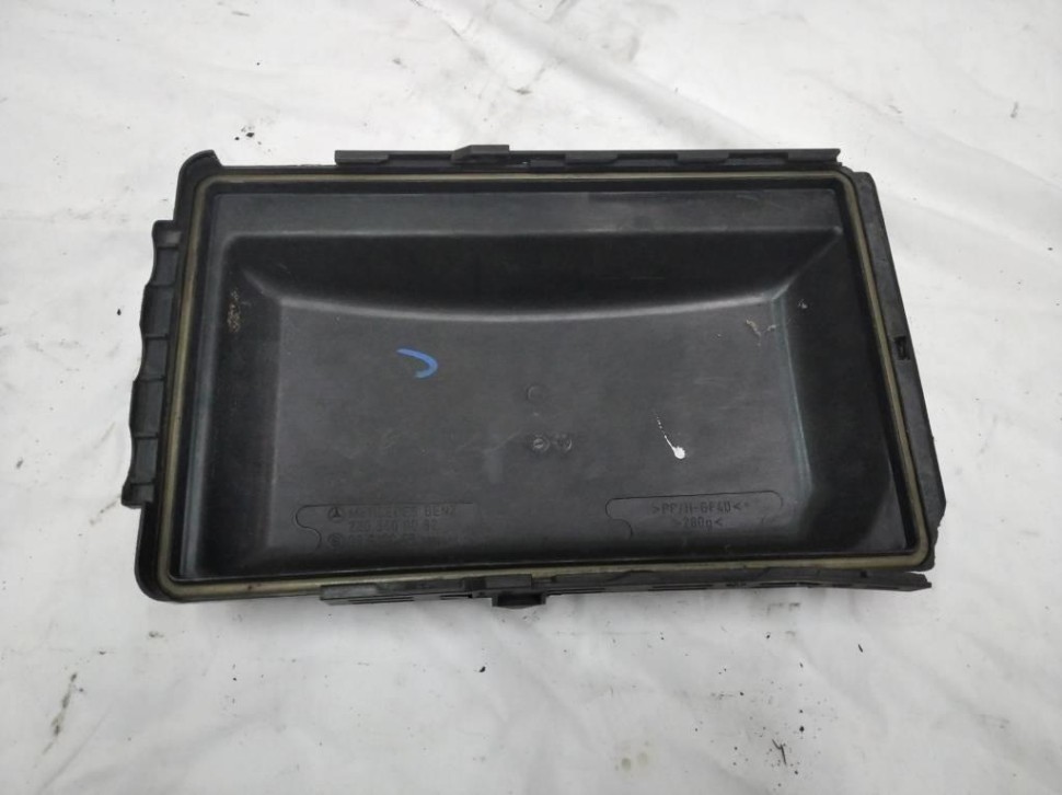 Крышка блока предохранителей MERCEDES-BENZ S-класс W220 (1998 - 2005) фото 1 — Разборка Мерседес