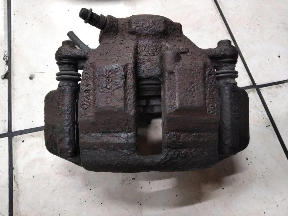 Суппорт передний левый MERCEDES-BENZ C-класс W203/S203/CL203 (2000 - 2004) фото 1 — Разборка Мерседес