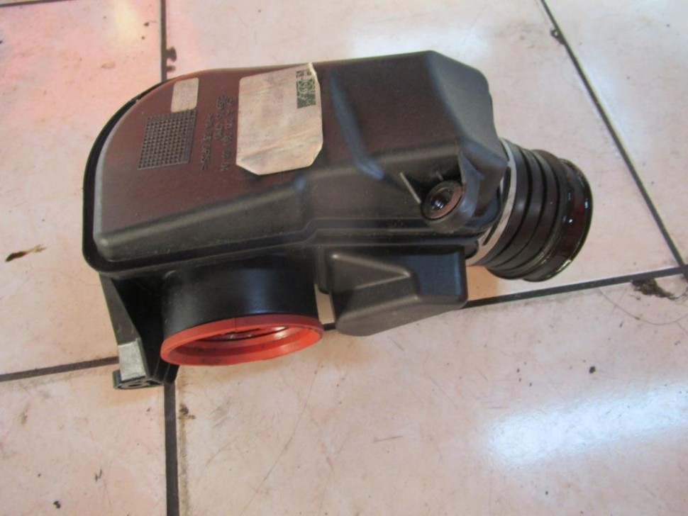 Резонатор воздушного фильтра MERCEDES-BENZ C-класс W203/S203/CL203 (2000 - 2004) фото 1 — Разборка Мерседес