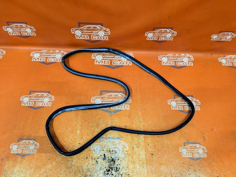 Уплотнитель крышки багажника MERCEDES-BENZ CLK-класс C209/A209 (2002 - 2005) фото 1 — Разборка Мерседес