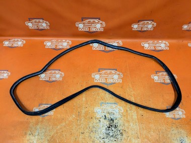 Уплотнитель крышки багажника MERCEDES-BENZ CLK-класс C209/A209 (2002 - 2005) — Разборка Мерседес