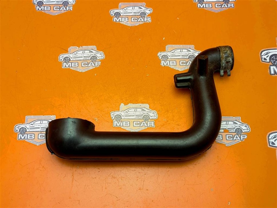 Трубка вентиляции картерных газов MERCEDES-BENZ W124 W124/S124/C124/A124 (1984 - 1993) фото 1 — Разборка Мерседес