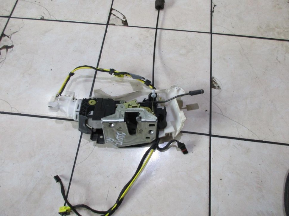 Замок двери передней правой MERCEDES-BENZ S-класс W220 рестайлинг (2002 - 2005) фото 1 — Разборка Мерседес