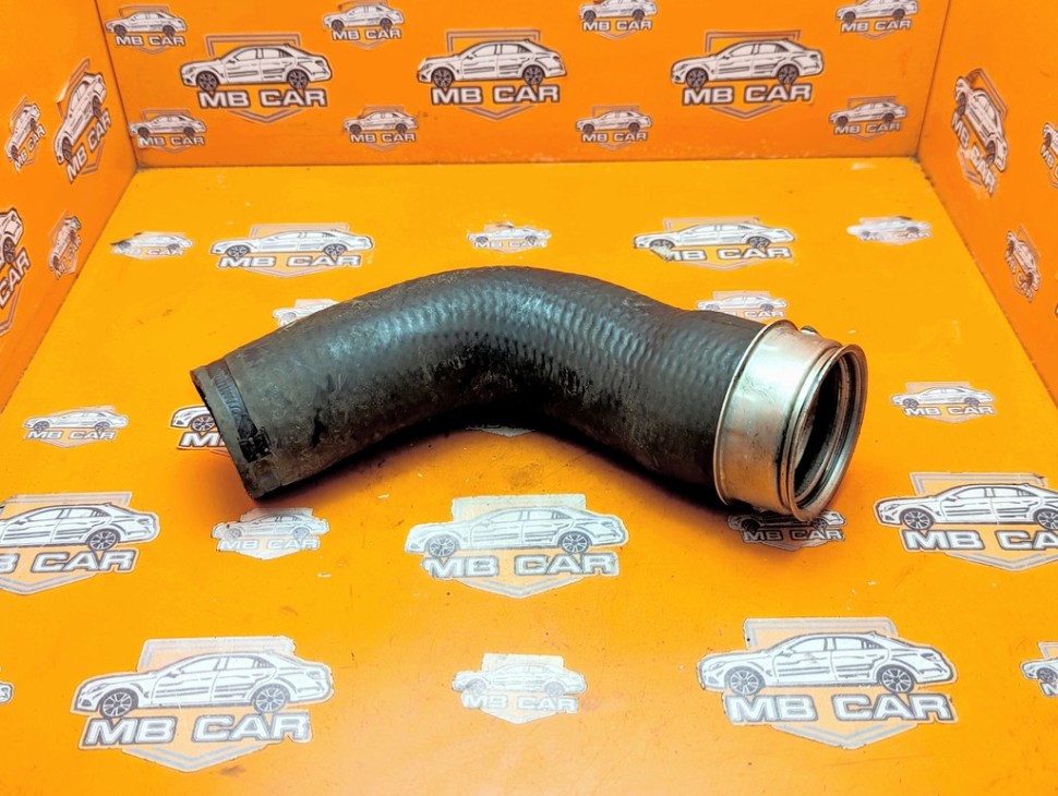 Патрубок интеркулера MERCEDES-BENZ M-класс W163 (1997 - 2001) фото 1 &mdash; Разборка Мерседес