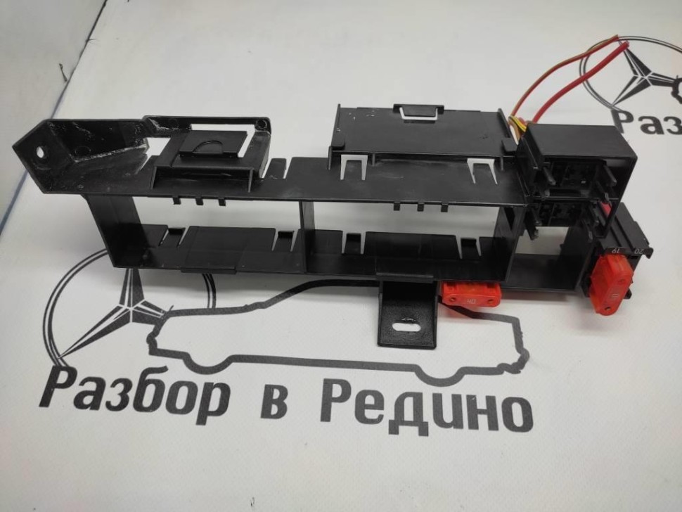 Кронштейн блока предохранителей MERCEDES-BENZ E-класс W210/S210 рестайлинг (1999 - 2003) фото 1 — Разборка Мерседес