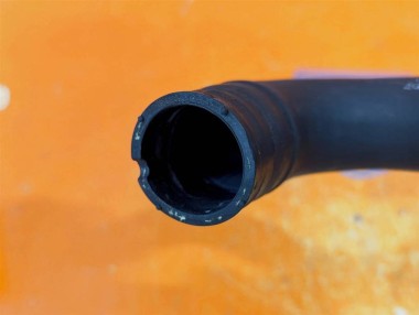 Патрубок радиатора MERCEDES-BENZ A-класс W176 (2012 - 2015) — Разборка Мерседес