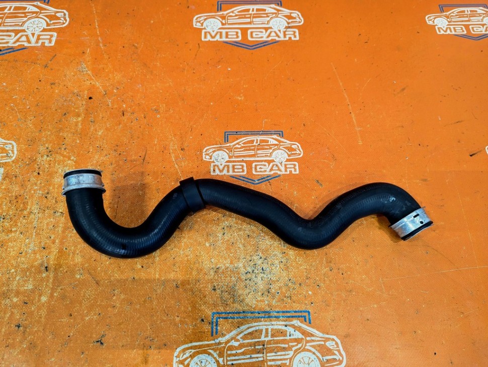 Патрубок радиатора MERCEDES-BENZ C-класс W203/S203/CL203 рестайлинг (2004 - 2008) фото 1 — Разборка Мерседес