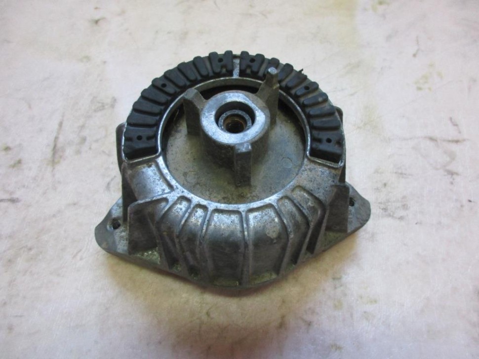 Опора двигателя MERCEDES-BENZ C-класс W204/S204 (2006 - 2011) фото 1 — Разборка Мерседес