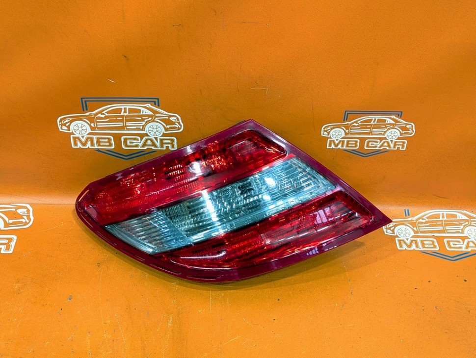 Фонарь задний левый MERCEDES-BENZ C-класс W204/S204 (2006 - 2011) фото 1 — Разборка Мерседес