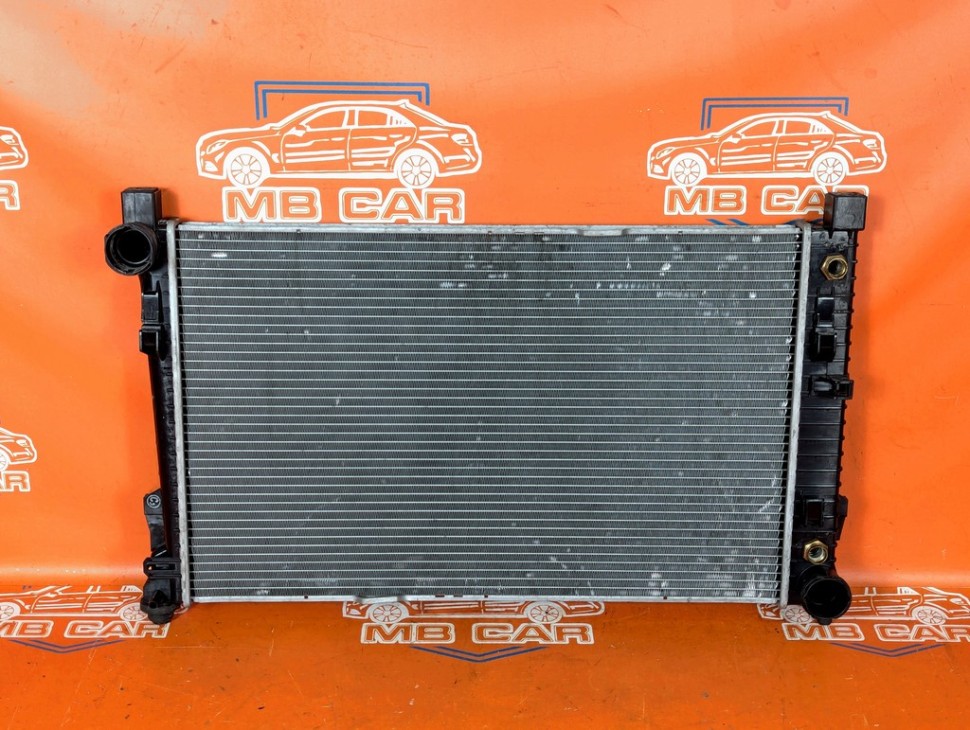Радиатор MERCEDES-BENZ C-класс W203/S203/CL203 (2000 - 2004) фото 1 &mdash; Разборка Мерседес