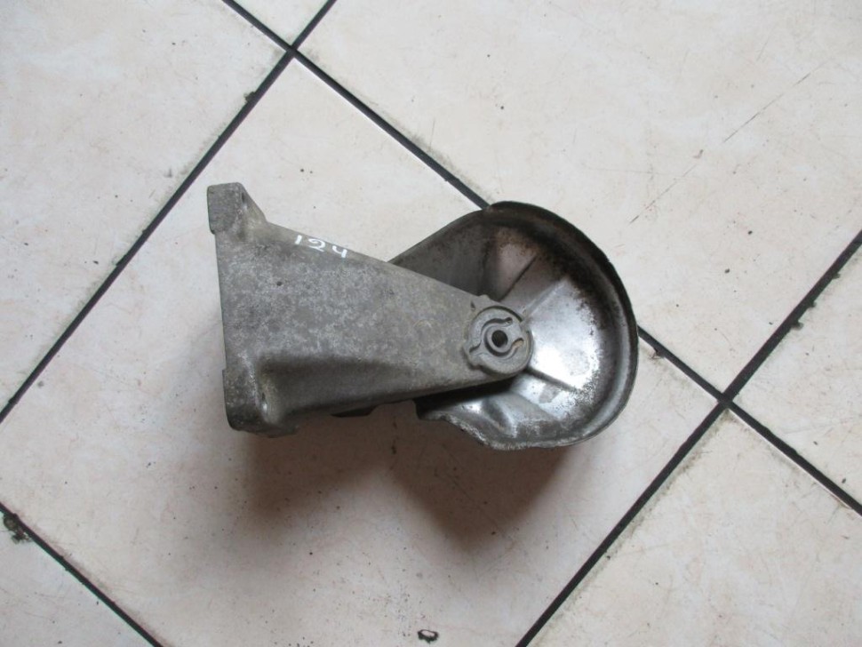 Лапа правая MERCEDES-BENZ W124 W124/S124/C124/A124 (1984 - 1993) фото 1 — Разборка Мерседес