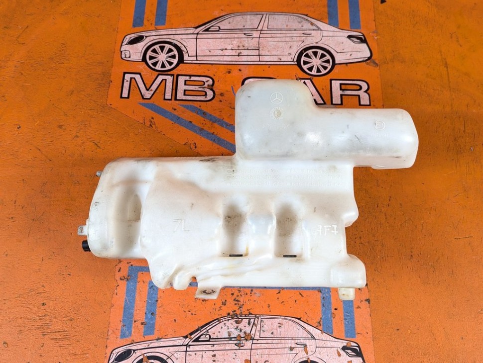 Бачок омывателя MERCEDES-BENZ V-класс W638/W639 (1996 - 2003) V 220 2.1 D AT (122 л.с.) фото 1 &mdash; Разборка Мерседес